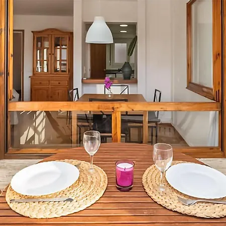 Appartement Beautiful In With Wifi And 2 Bedrooms